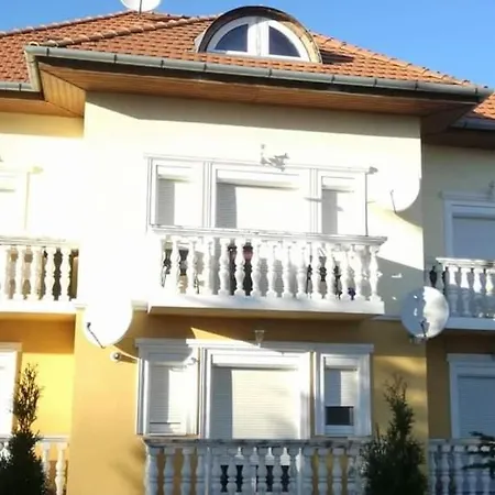 Szaffaria Apartman *